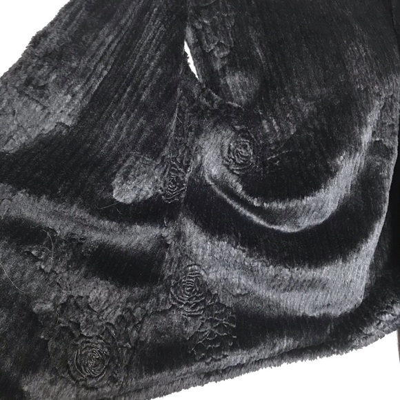 dylan | Black Hooded Velvet Vest Rose Detail Large - Picture 6 of 6